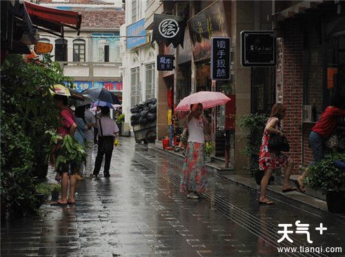 旅游遇到大雨怎么办 外出旅游如何应对雨天