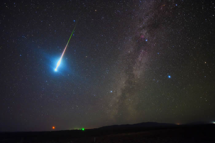 中国摄影师Tang Zhengye 的作品The Perseid Fireball© 照片: ZHENGYE TANG /INSIGHT ASTRON