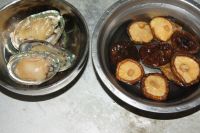 香菇排骨鲍鱼汤的做法步骤3