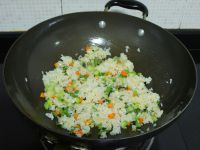 杂蔬炒饭的做法步骤7