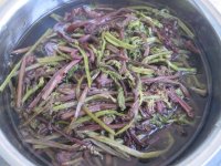 五花肉炒蕨菜的做法步骤1