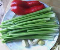芹菜炒腊肉的做法步骤1