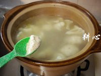 花椰菜虾米排骨汤的做法步骤10