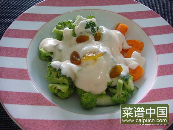 优格西兰花沙拉
