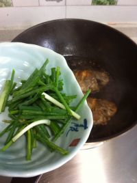 酱焖鲳鱼的做法步骤7