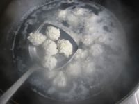 氽鲅鱼丸子的做法步骤9