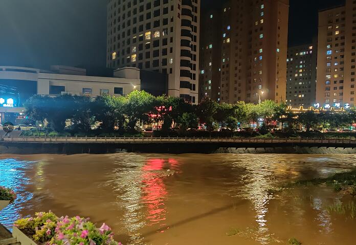 暴雨来袭，灵台县出现多处险情