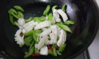 西芹爆墨鱼的做法步骤6