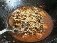 霉干菜五花肉炖海鳗的做法步骤6