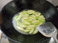 素素的麻花丝瓜粉丝汤的做法步骤5