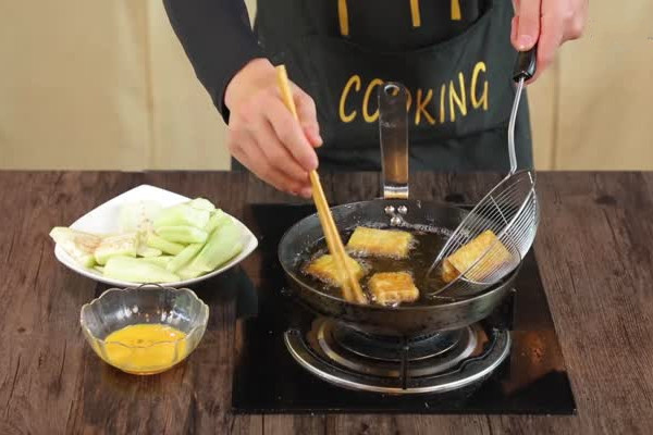 烧茄子怎么做好吃 烧茄子的家常做法