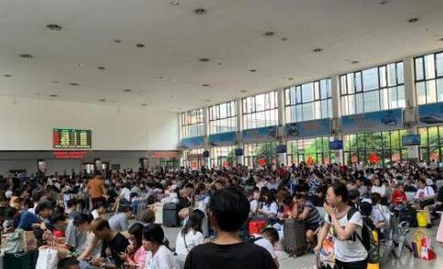 受广东湖南持续强降雨影响 铁路部采取临时封锁或限速运行措施