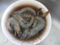 白兰地炖大虾的做法步骤1