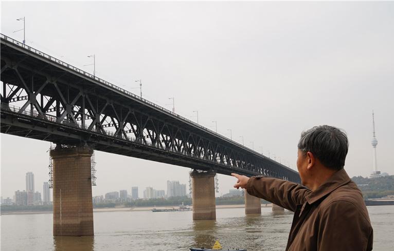 揭秘不一样的人物：气象“活字典”的五十年风雨预报路