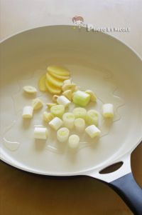 麻辣小龙虾——风靡整个夏天的经典吮指菜的做法步骤2