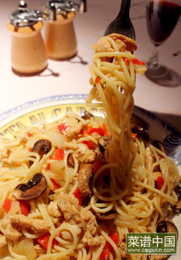 蘑菇鸡肉意面