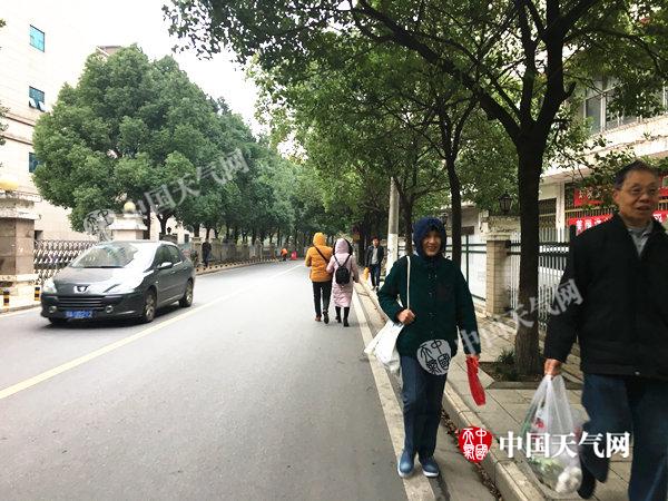 8级大风袭击湖北 江城武汉秒入冬