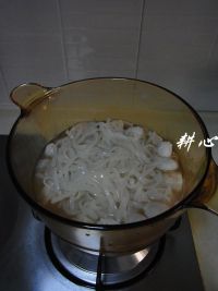 肉片双丸粿条汤的做法步骤5
