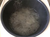 冰糖银耳红枣龟苓膏的做法步骤2