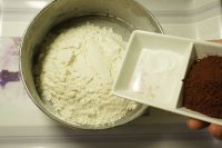 巧克力海绵蛋糕的做法步骤6