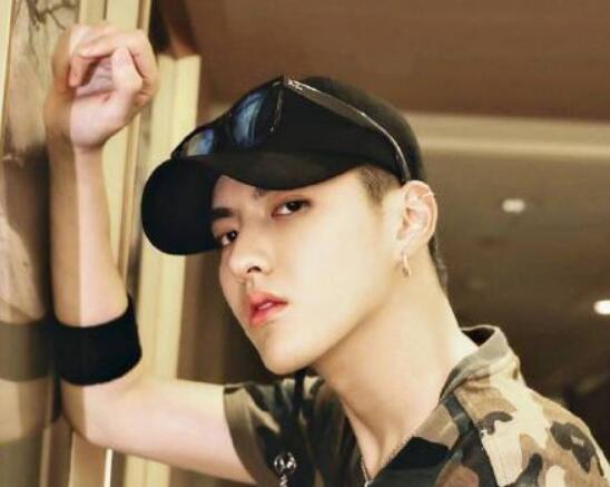 吴亦凡恋情是怎么回事 吴亦凡恋情疑曝光是真的吗