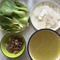原汤牛肉年糕的做法步骤1