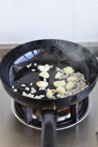 咖喱鸡翅的做法步骤3