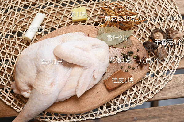 香菇黄花菜炖鸡的做法 怎么炖香菇黄花菜炖鸡