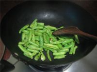 榄菜干煸四季豆的做法步骤5