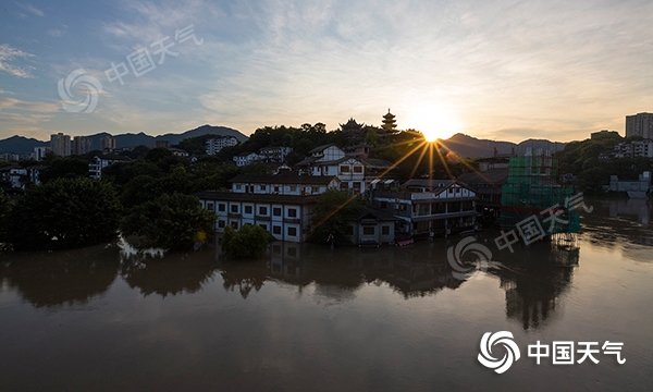 重庆昨遭遇高温、洪水双重夹击！今后三天或持续高达40℃