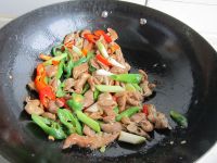 尖椒肥肠的做法步骤17