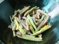 腊肉炒芋头花的做法步骤6