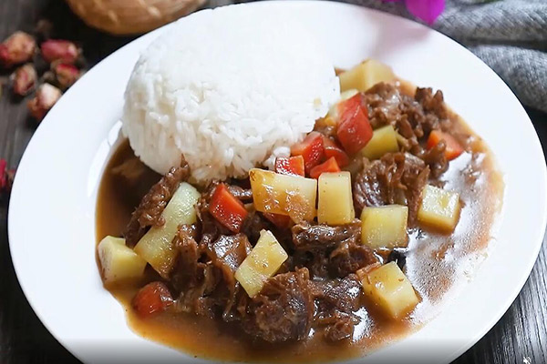 土豆牛肉饭的做法 如何做土豆牛肉饭