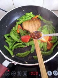 红椒炒扁豆的做法步骤9