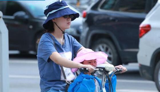 北京紫外线强烈气温高达33℃ 目前森林火险橙色仍在生效中