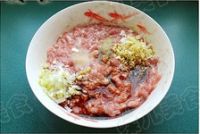 荠菜豆干猪肉包子的做法步骤6