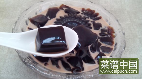 炼乳龟苓膏