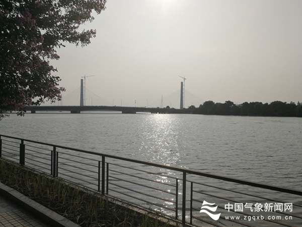 气象工作者全力迎战巢湖紧急防汛期