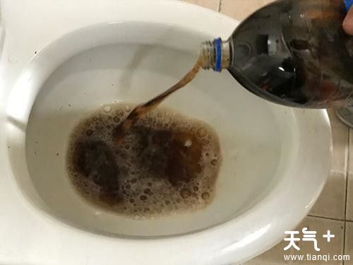 马桶堵了怎么办？小妙招教你疏通马桶
