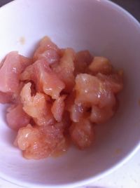 彩蔬炒鸡丁的做法步骤1