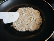 香甜槐花煎饼的做法步骤5