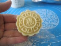 广式莲蓉蛋黄月饼的做法步骤16
