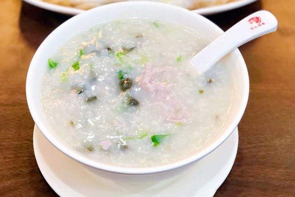 皮蛋瘦肉粥怎么做才好吃 皮蛋瘦肉粥的家常做法