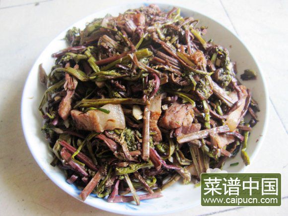 五花肉炒蕨菜
