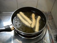 家庭版炸油条的做法步骤11