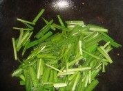 韭菜炒豆芽的做法步骤3