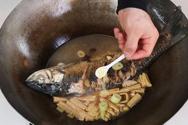 腐竹焖草鱼的做法 腐竹焖草鱼怎么做好吃