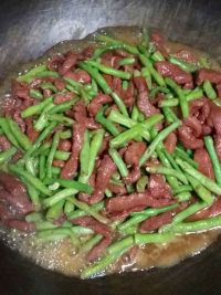 肉柳炒豇豆的做法步骤6