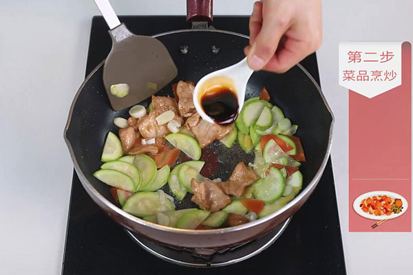 西葫芦炒肉的做法 西葫芦炒肉怎么炒