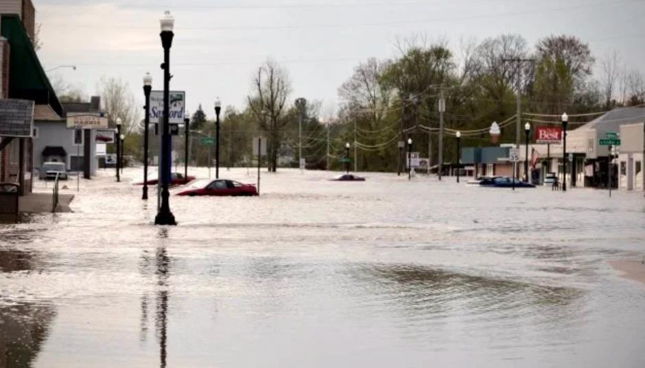 美国密歇根发生严重溃坝!洪水冲毁下游两座水坝涌入城市